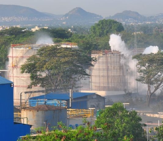 विशाखापट्टनम में बड़ा हादसा, एक केमिकल फैक्ट्री से हुआ गैस का रिसाव 250 से अधिक लोगों को करवाया गया अस्पताल में भर्ती। Gas-leak-in-Vizag-Khabar-Worldwide