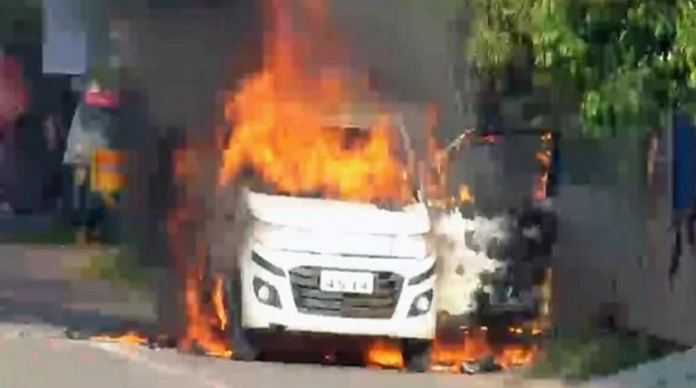 car with three people was set on fire in Vijayawada
