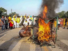 tractor-burned-at-india-gate
